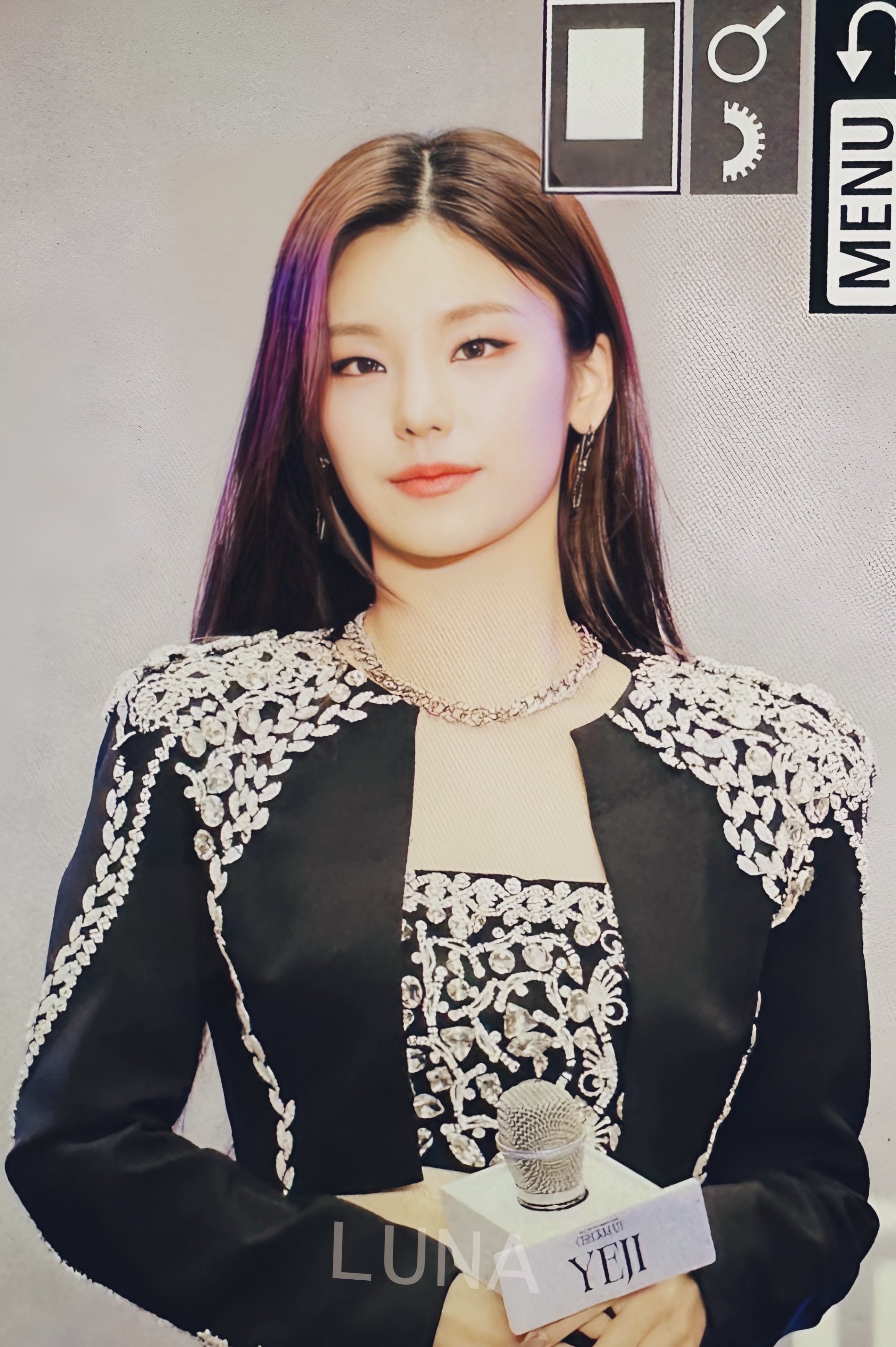 있지 예지 wearing PS086E